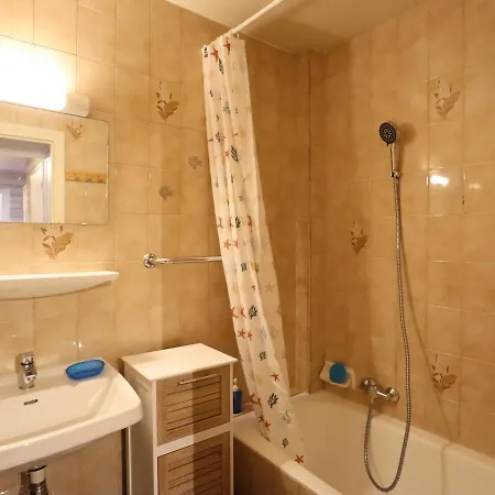 6 Personnes Avec Balcon, Coeur Du Vieux Village, Proche Remontees Mecaniques Et Commerces - Fr-1-623-332 *